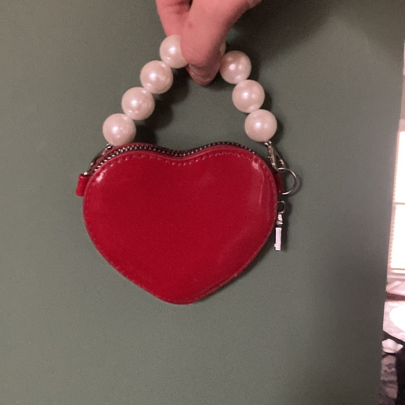 Red Heart Pearl Purse With Detachable Chain - Picture 4 of 5